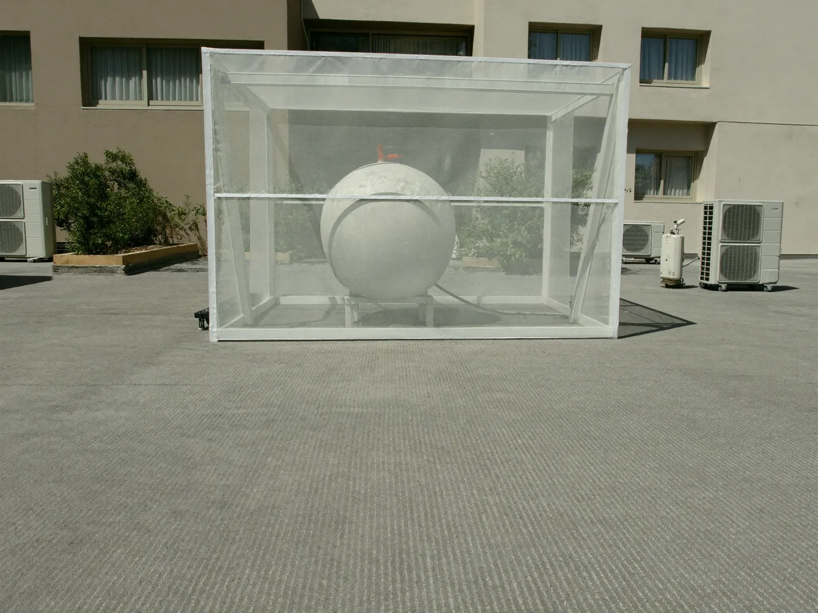 Contemporary villa in Jumeirah Park with a roof terrace and a white water tank behind a screen wall